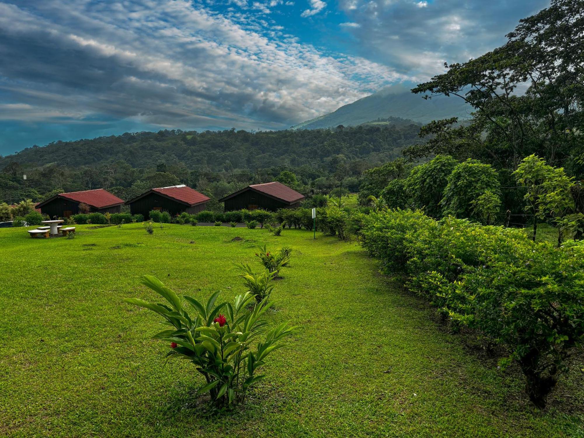 Arenal Roca Lodge & Bungalows La Fortuna ภายนอก รูปภาพ